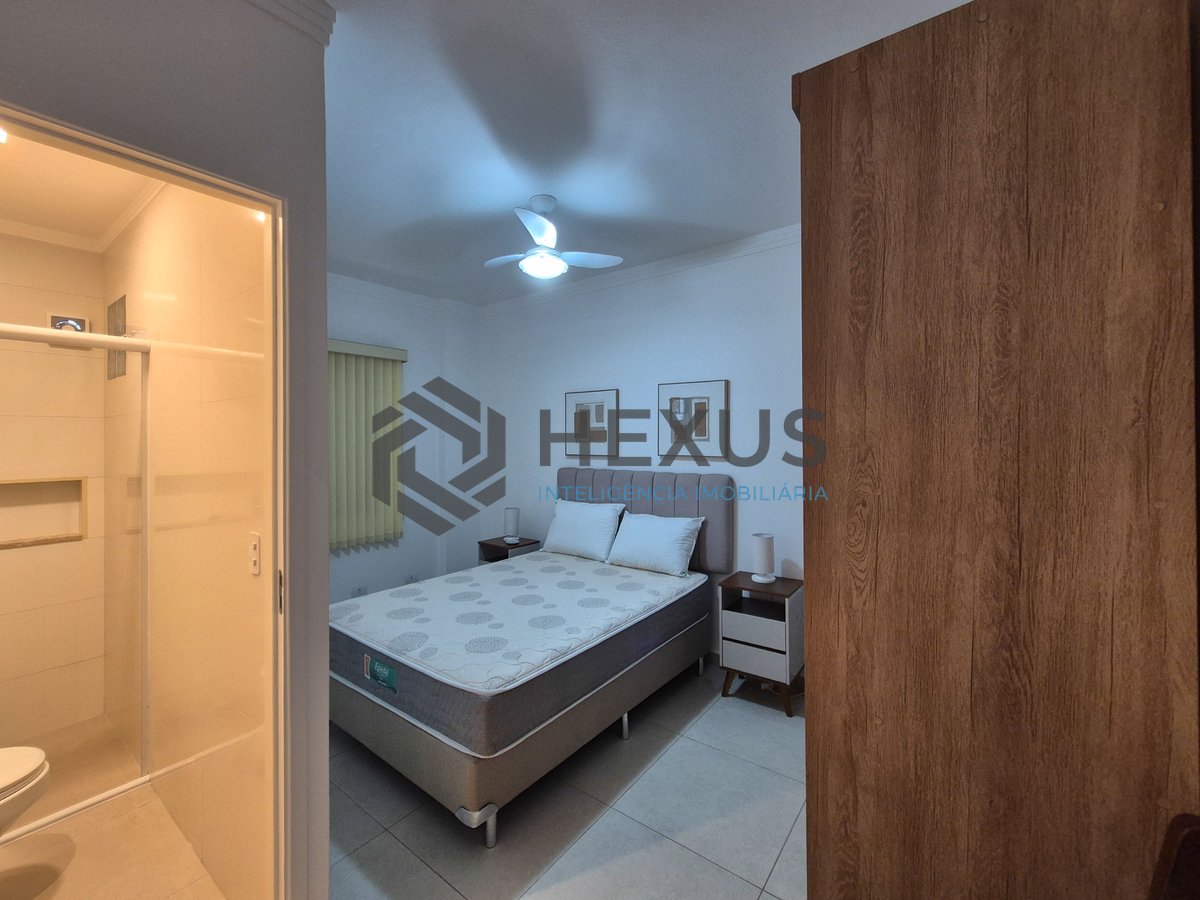 Foto 17 de Apartamento reformado com vista livre a uma quadra da Praia das Pitangueiras, Guaruja