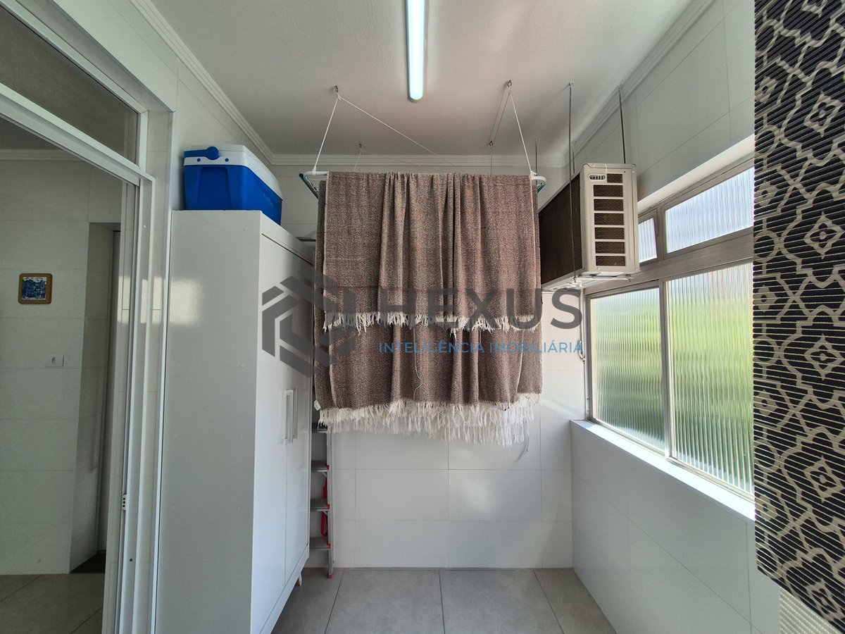 Foto 27 de Apartamento reformado com vista livre a uma quadra da Praia das Pitangueiras, Guaruja