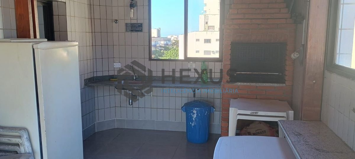 Foto 14 de Apartamento reformado com varanda gourmet na Praia da Enseada, Guaruja