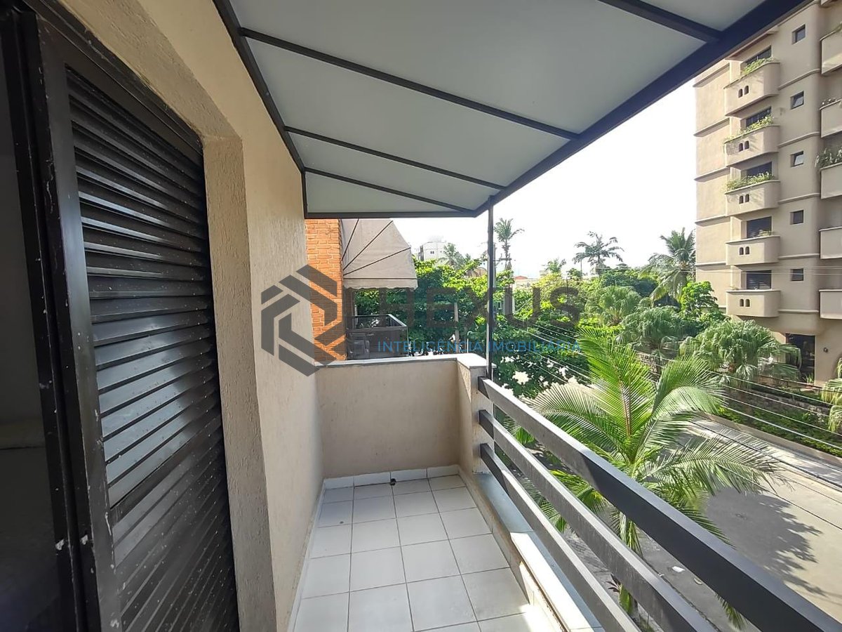Foto 2 de Apartamento com varanda na região da Brunella na Praia da Enseada, Guaruja