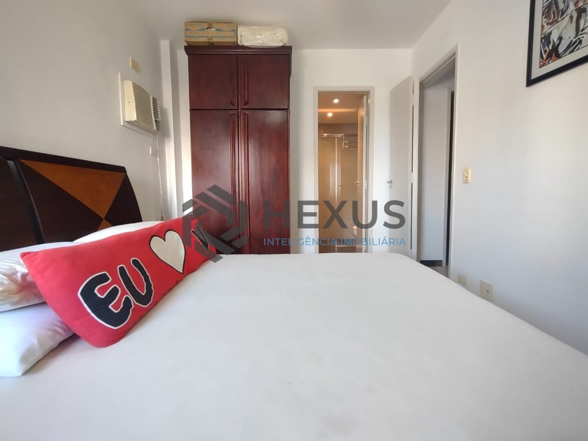 Foto 12 de Apartamento com varanda na região da Brunella na Praia da Enseada, Guaruja