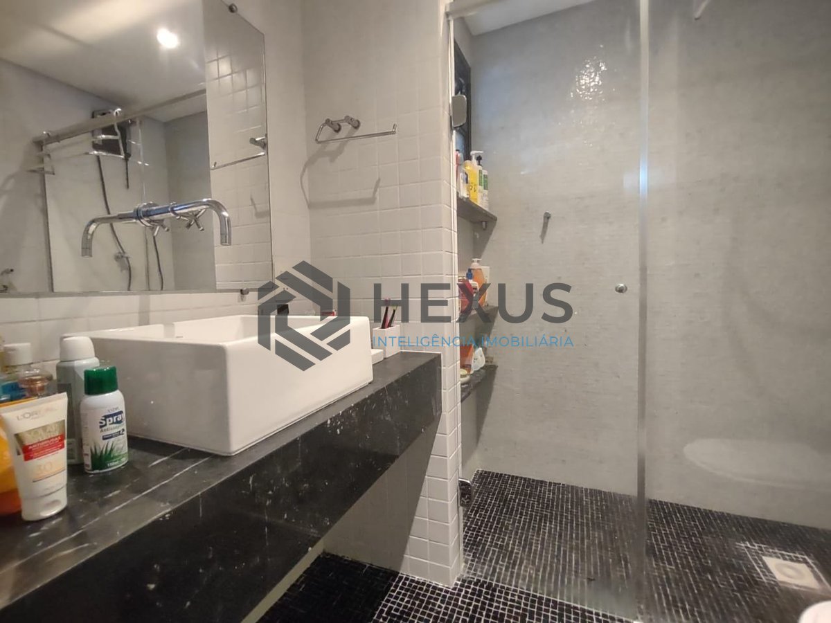 Foto 13 de Apartamento com varanda na região da Brunella na Praia da Enseada, Guaruja