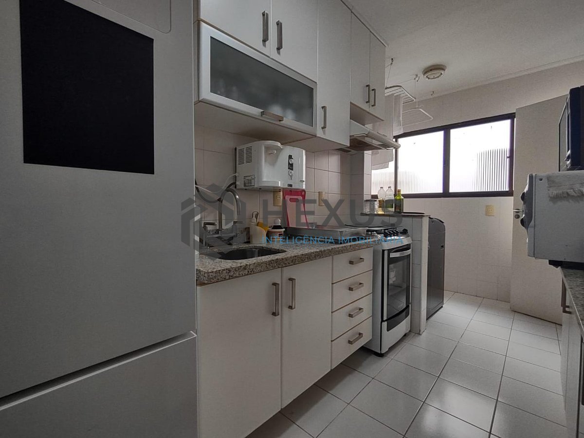 Foto 14 de Apartamento com varanda na região da Brunella na Praia da Enseada, Guaruja