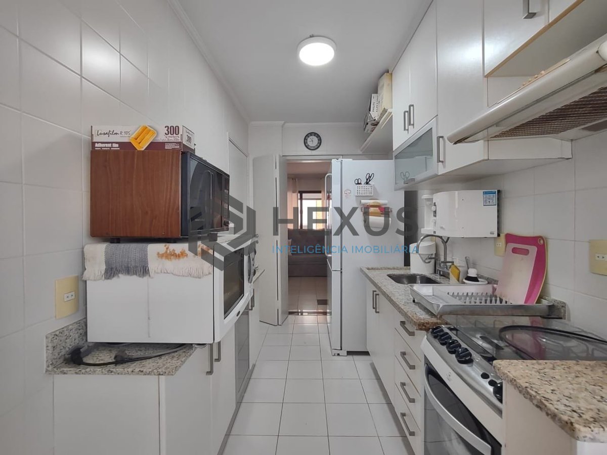 Foto 15 de Apartamento com varanda na região da Brunella na Praia da Enseada, Guaruja