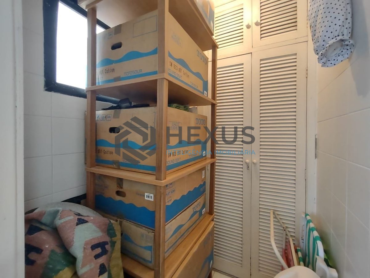 Foto 17 de Apartamento com varanda na região da Brunella na Praia da Enseada, Guaruja