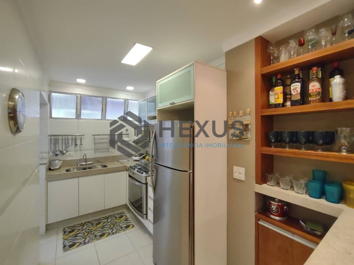 Foto 15 de Apartamento com varanda na região do Hotel Casa Grande na Praia da Enseada, Guaruja