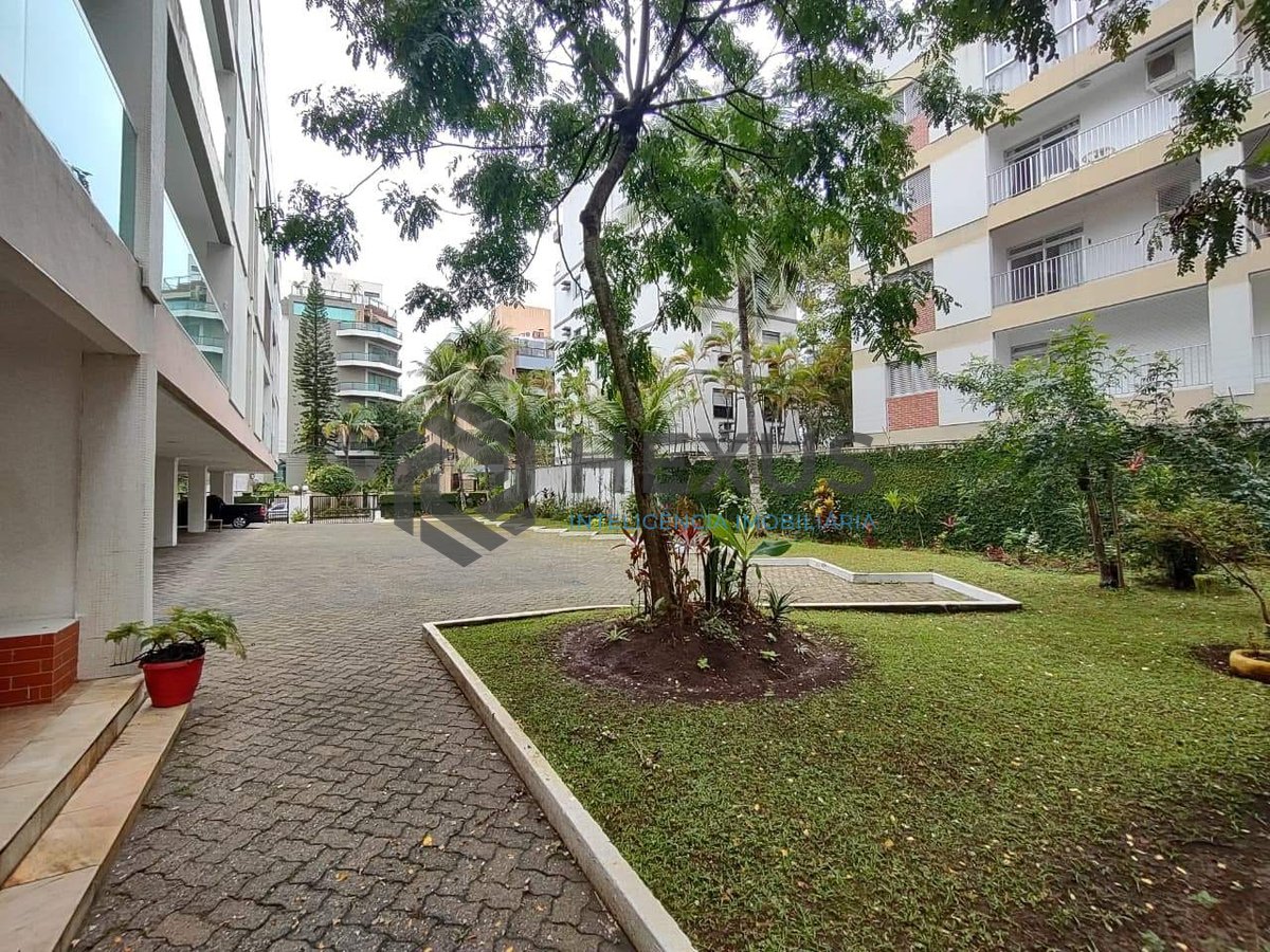 Foto 23 de Apartamento com varanda na região do Hotel Casa Grande na Praia da Enseada, Guaruja