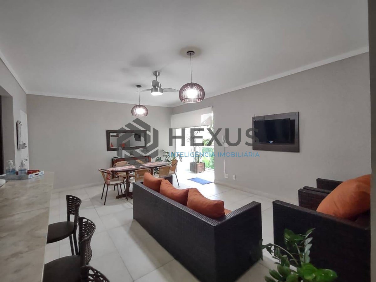 Foto 3 de Apartamento com varanda na região do Hotel Casa Grande na Praia da Enseada, Guaruja