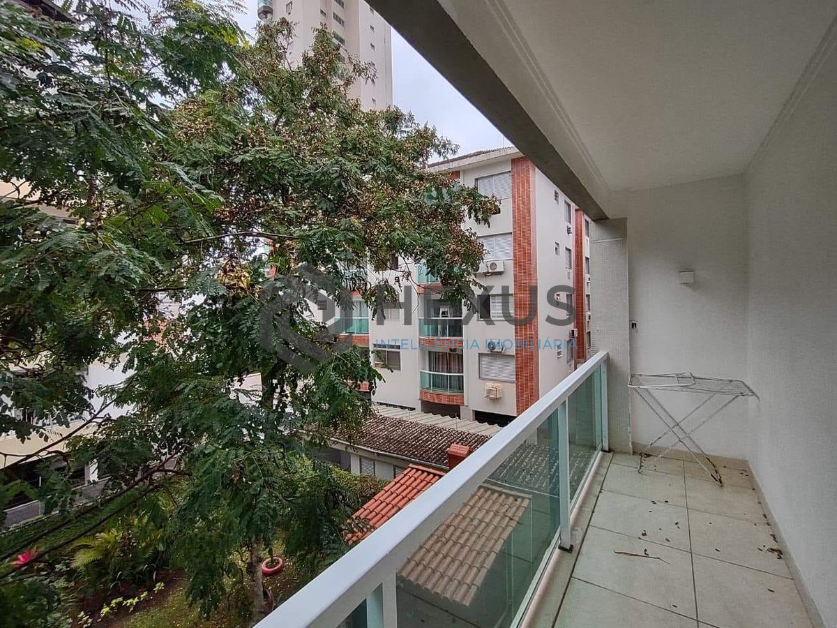 Foto 8 de Apartamento com varanda na região do Hotel Casa Grande na Praia da Enseada, Guaruja