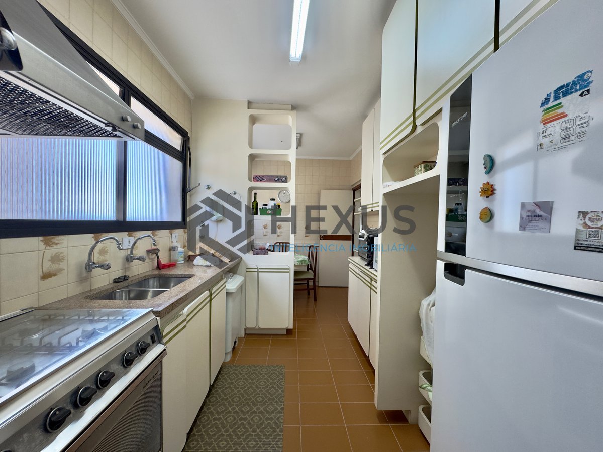 Foto 13 de Apartamento alto padrão reformado frente mar com varanda e lazer na Praia das Asturias, Guaruja
