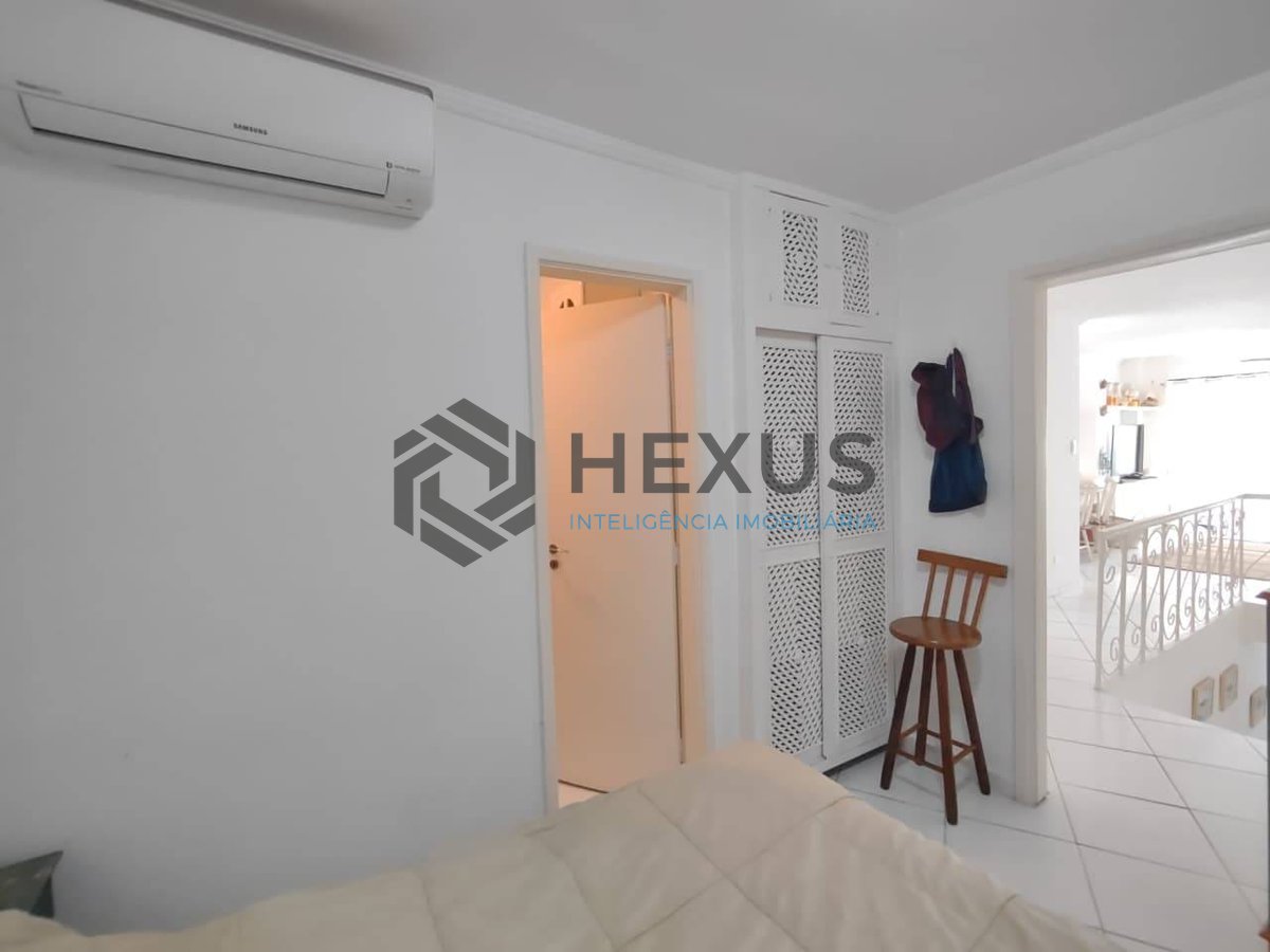 Foto 12 de Apartamento duplex com varanda e lazer na Praia da Enseada, Guaruja