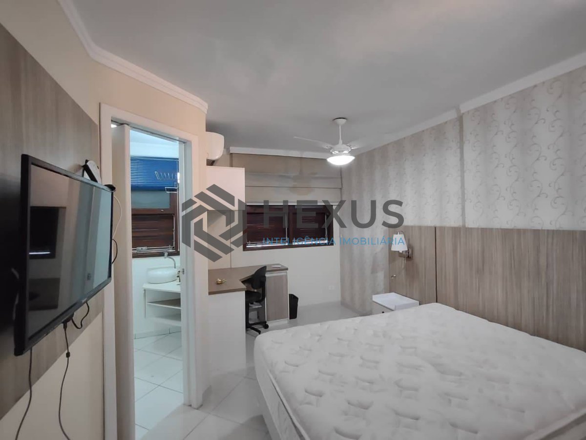 Foto 13 de Apartamento duplex com varanda e lazer na Praia da Enseada, Guaruja