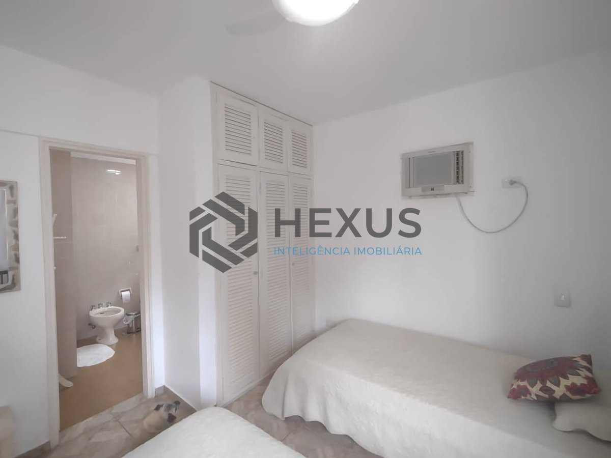 Foto 17 de Apartamento com varanda e lazer na Praia da Enseada, Guaruja