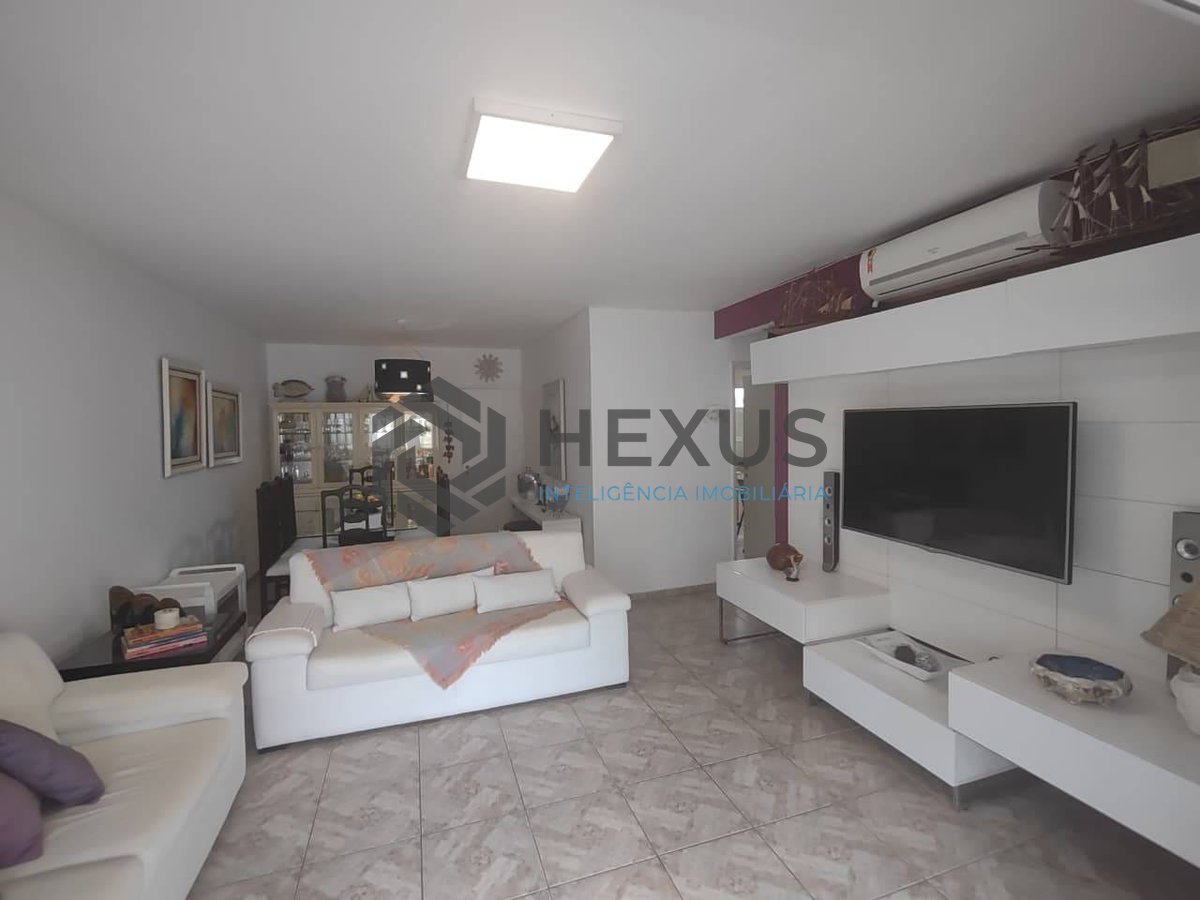 Foto 3 de Apartamento com varanda e lazer na Praia da Enseada, Guaruja