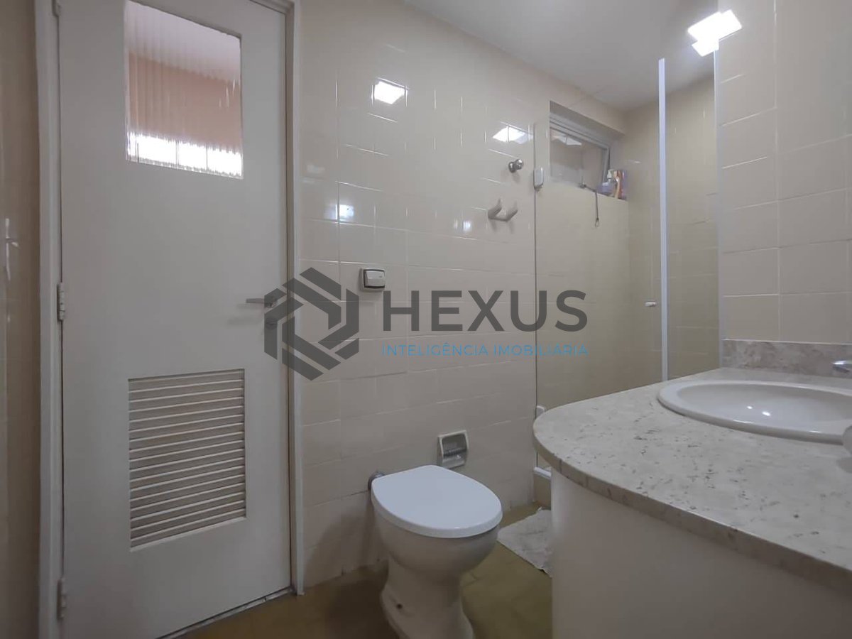 Foto 10 de Apartamento com varanda e lazer na Praia da Enseada, Guaruja