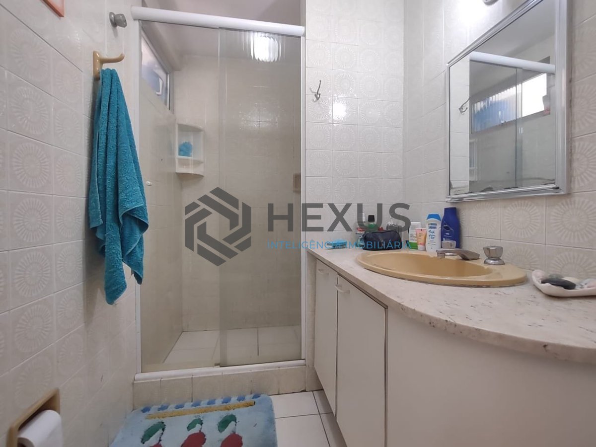 Foto 14 de Apartamento com varanda e lazer na Praia da Enseada, Guaruja