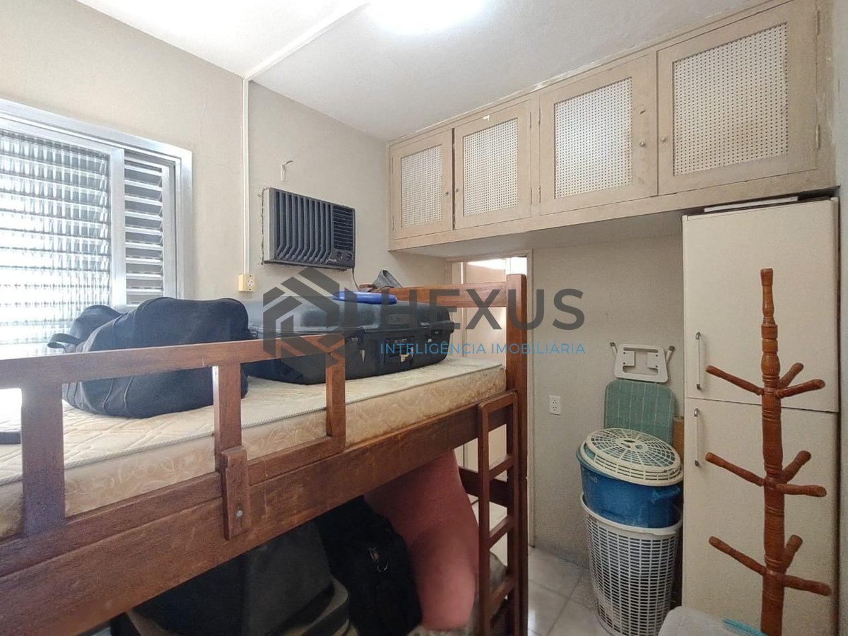 Foto 15 de Apartamento com varanda e lazer na Praia da Enseada, Guaruja