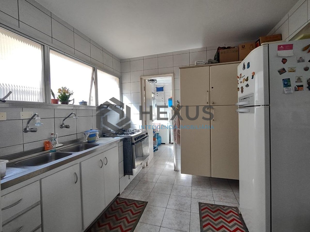 Foto 18 de Apartamento com varanda e lazer na Praia da Enseada, Guaruja