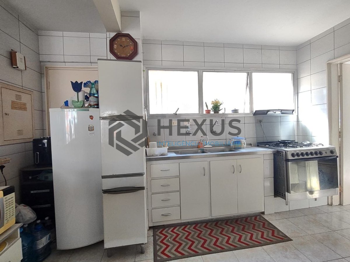 Foto 19 de Apartamento com varanda e lazer na Praia da Enseada, Guaruja