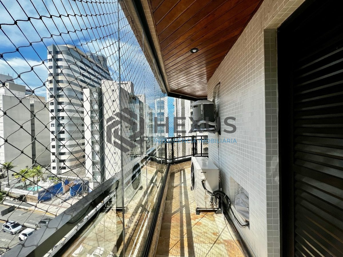 Foto 2 de Apartamento com varanda, lazer e vista mar a uma quadra da Praia das Astúrias, Guaruja