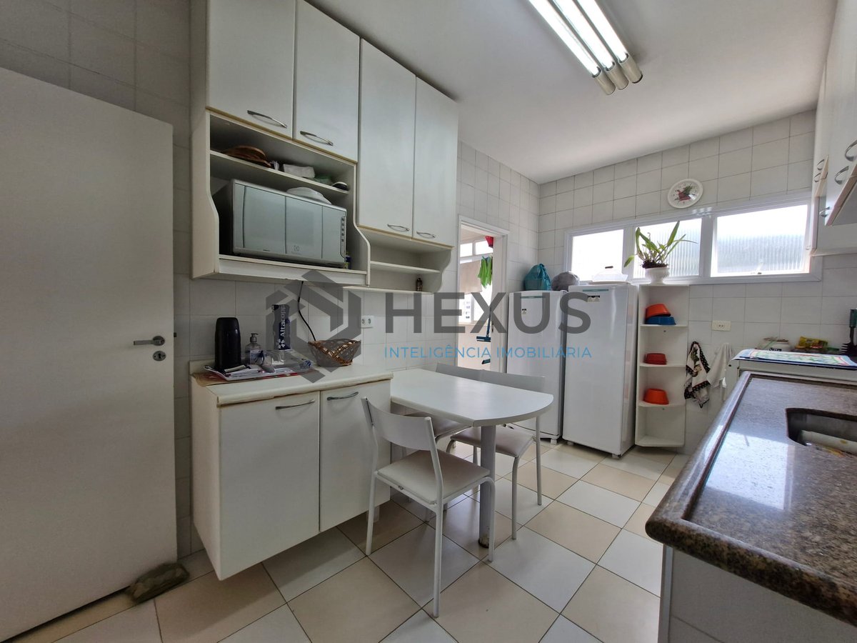 Foto 19 de Apartamento com varanda e vista mar na beira mar da Praia das Asturias, Guaruja
