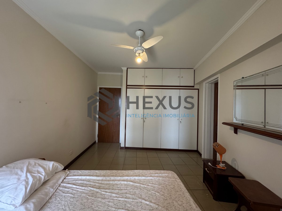 Foto 12 de Apartamento reformado com varanda, vista mar e lazer na quadra mar da Praia das Pitangueiras, Guaruja
