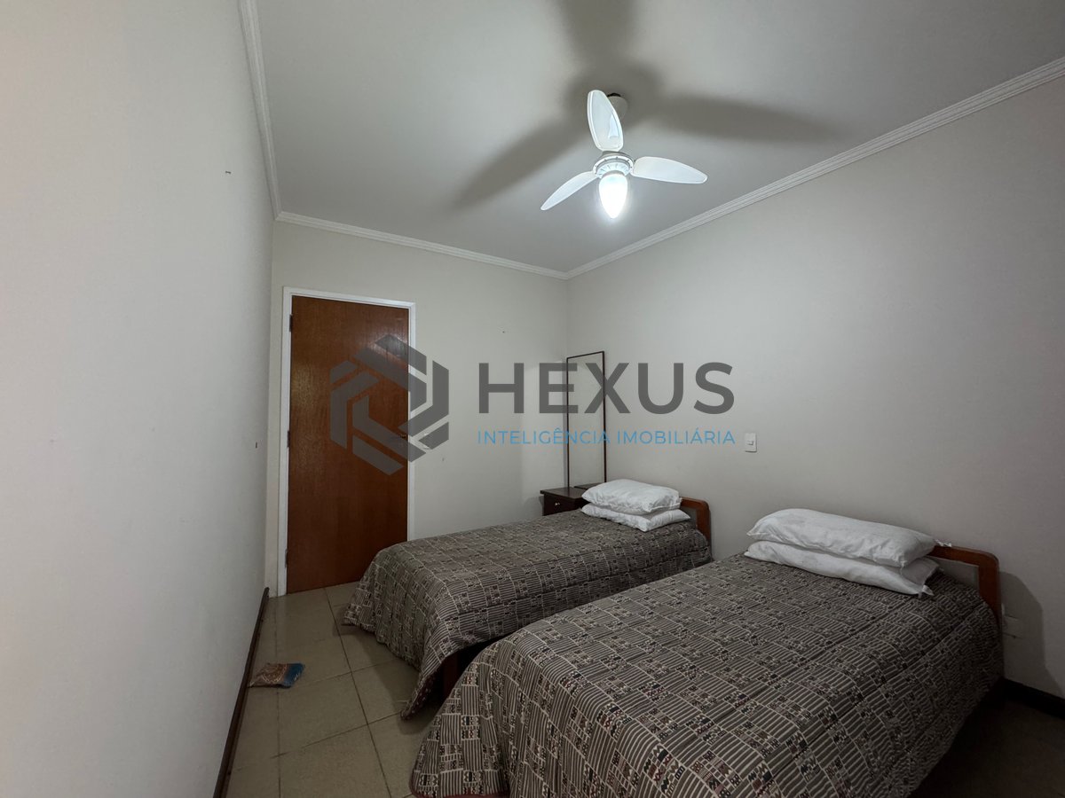 Foto 14 de Apartamento reformado com varanda, vista mar e lazer na quadra mar da Praia das Pitangueiras, Guaruja