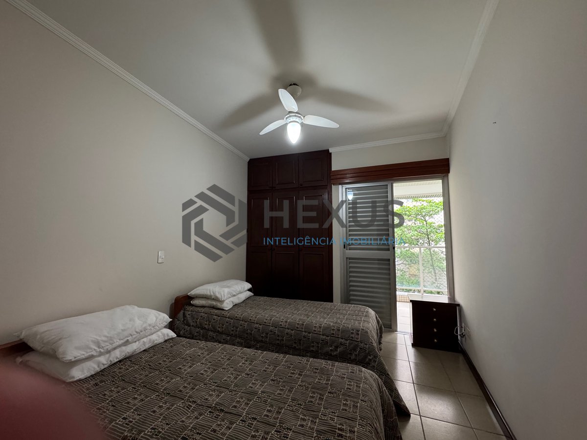 Foto 15 de Apartamento reformado com varanda, vista mar e lazer na quadra mar da Praia das Pitangueiras, Guaruja