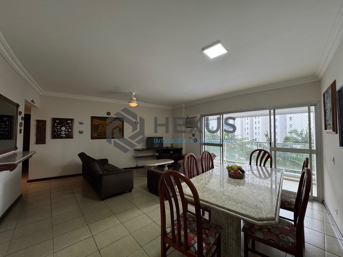Foto 6 de Apartamento reformado com varanda, vista mar e lazer na quadra mar da Praia das Pitangueiras, Guaruja