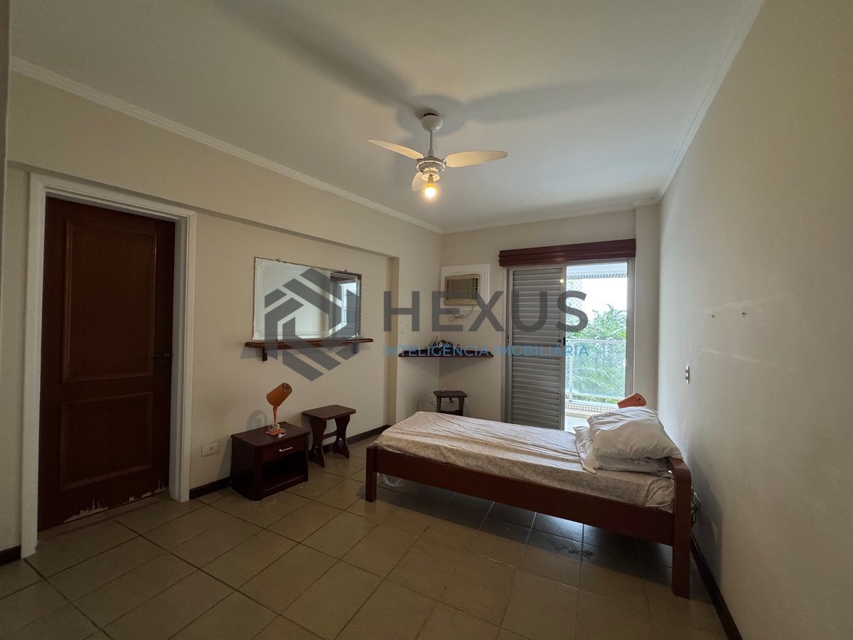 Foto 7 de Apartamento reformado com varanda, vista mar e lazer na quadra mar da Praia das Pitangueiras, Guaruja