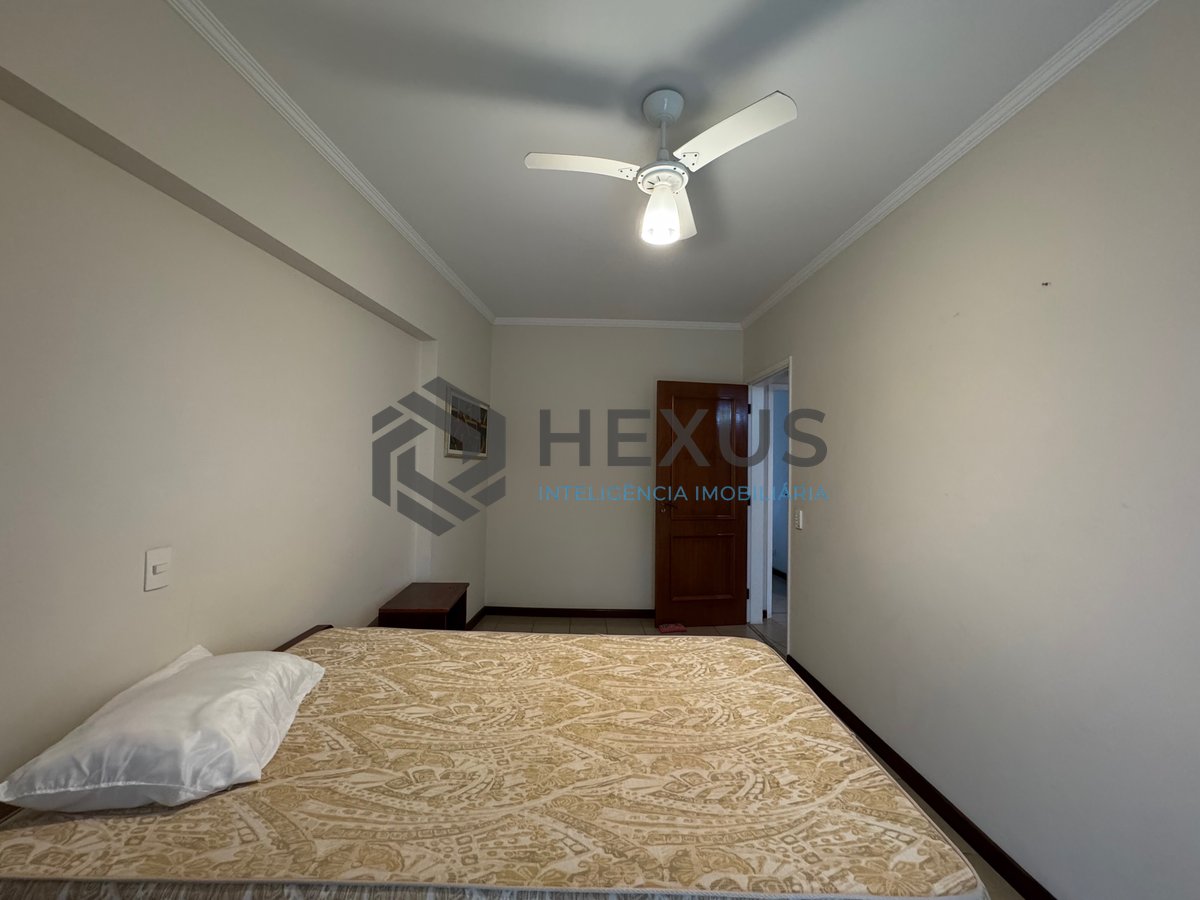 Foto 10 de Apartamento reformado com varanda, vista mar e lazer na quadra mar da Praia das Pitangueiras, Guaruja