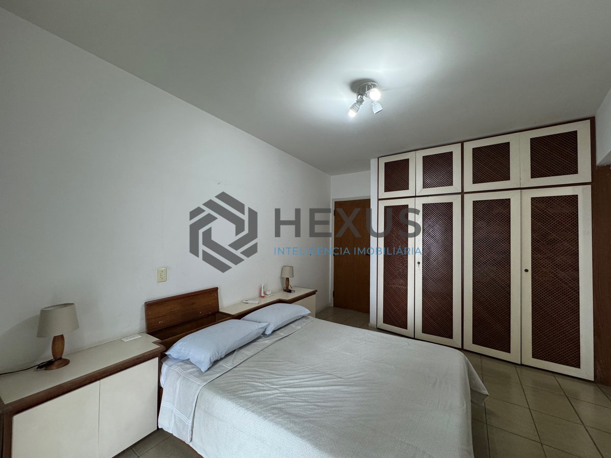 Foto 13 de Apartamento reformado com varanda, lazer e vista mar na quadra mar da Praia das Pitangueiras, Guaruja