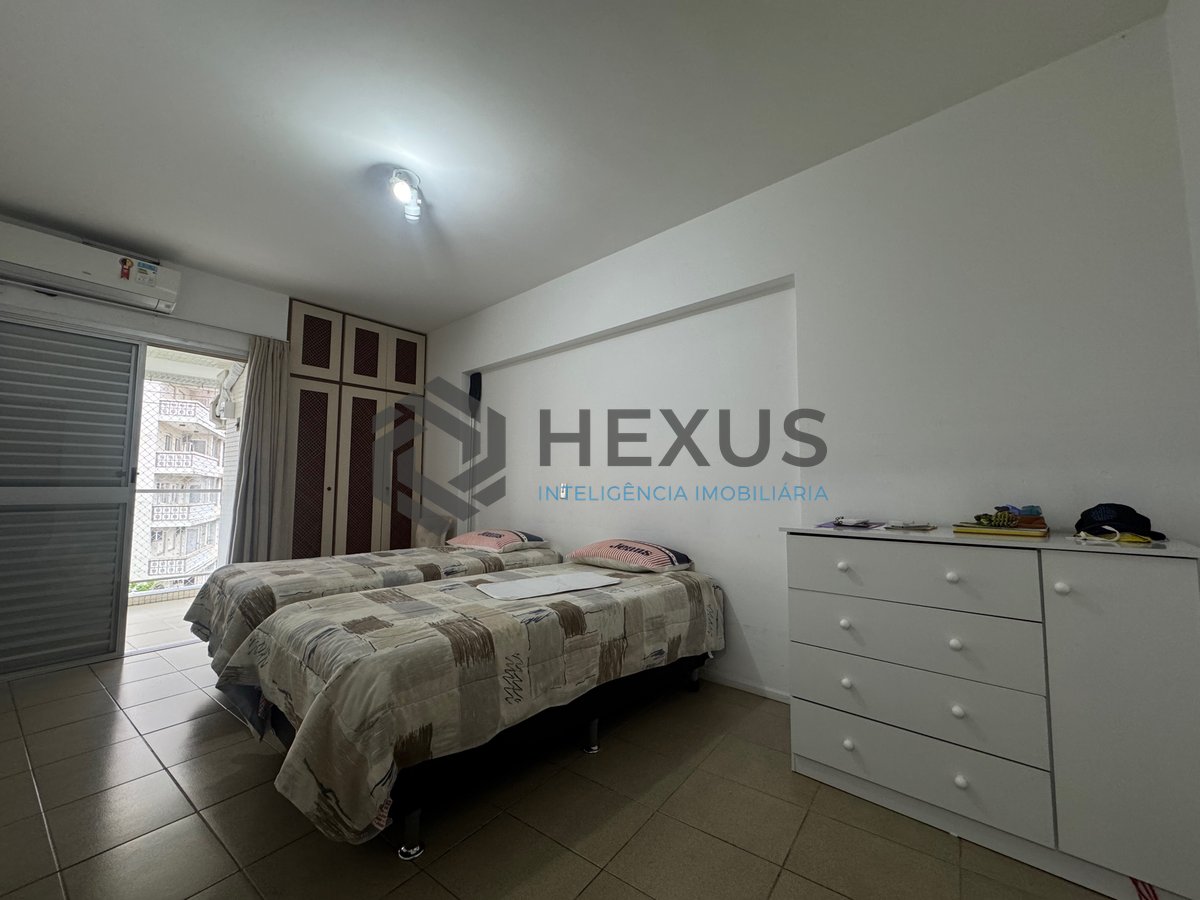 Foto 14 de Apartamento reformado com varanda, lazer e vista mar na quadra mar da Praia das Pitangueiras, Guaruja