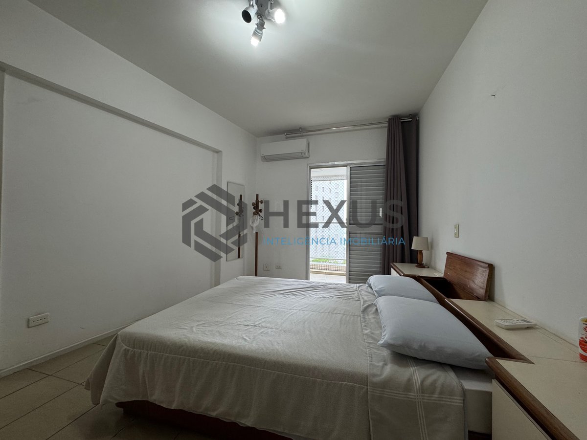 Foto 15 de Apartamento reformado com varanda, lazer e vista mar na quadra mar da Praia das Pitangueiras, Guaruja