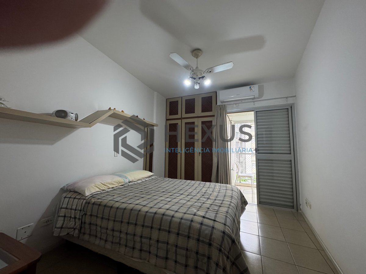 Foto 17 de Apartamento reformado com varanda, lazer e vista mar na quadra mar da Praia das Pitangueiras, Guaruja