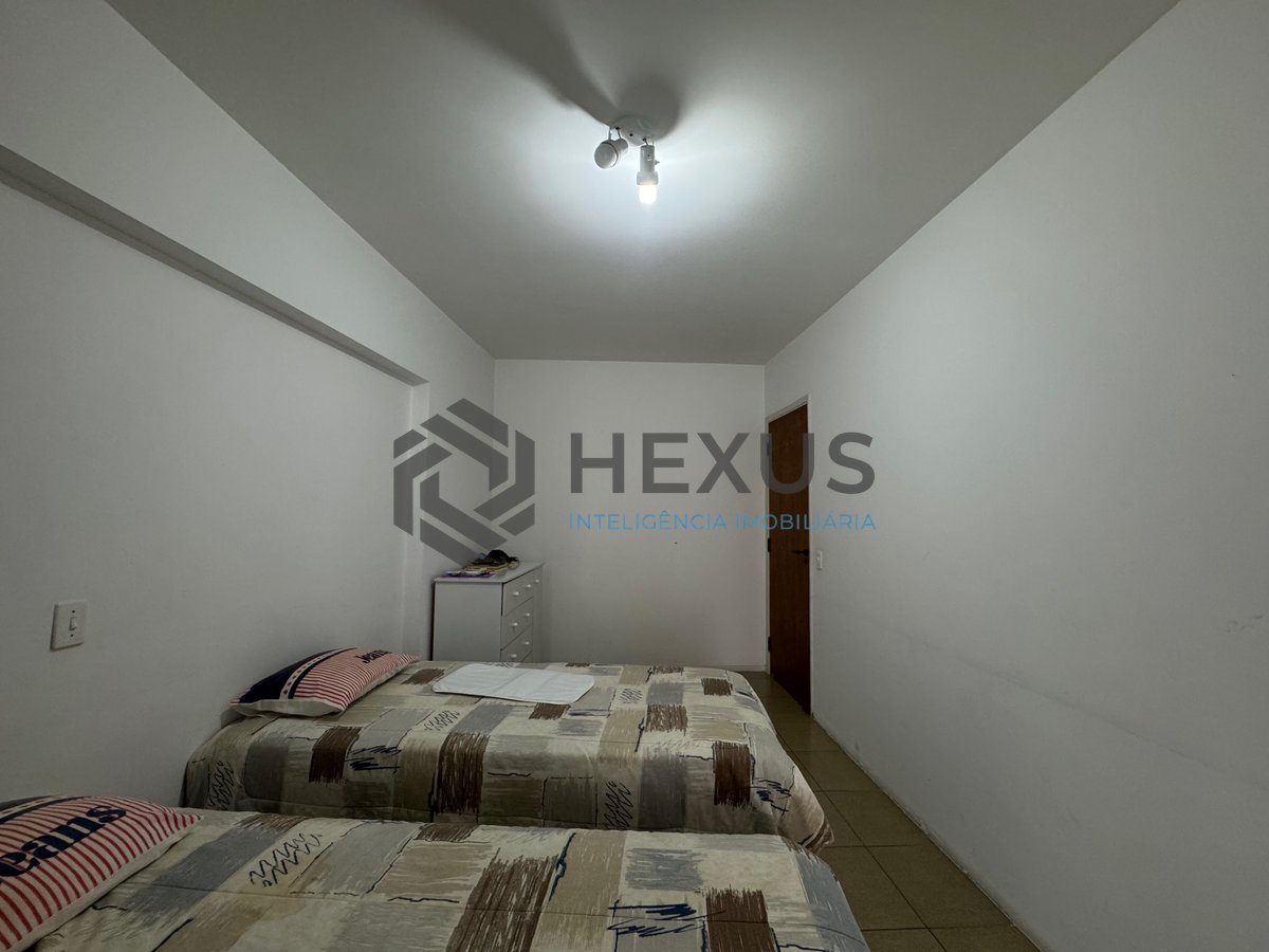 Foto 18 de Apartamento reformado com varanda, lazer e vista mar na quadra mar da Praia das Pitangueiras, Guaruja