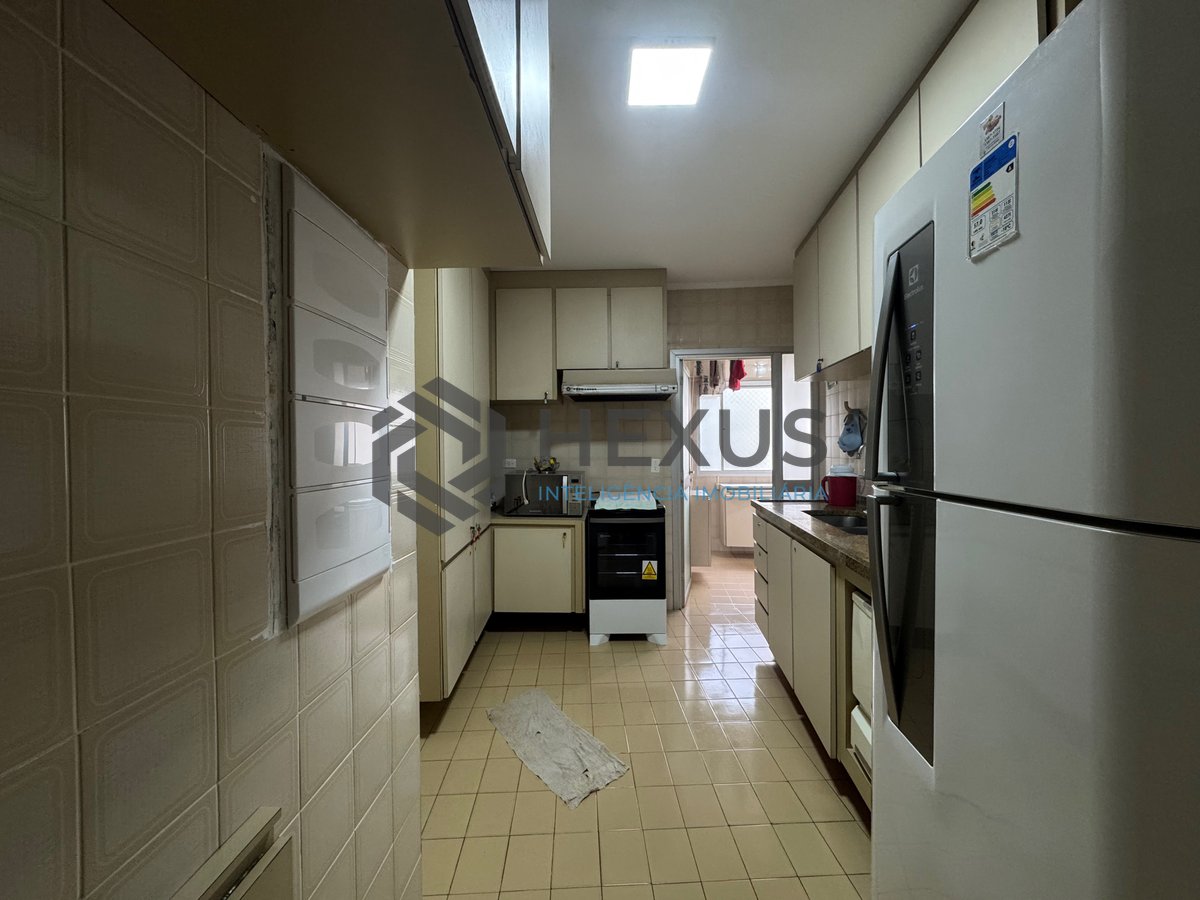 Foto 20 de Apartamento reformado com varanda, lazer e vista mar na quadra mar da Praia das Pitangueiras, Guaruja