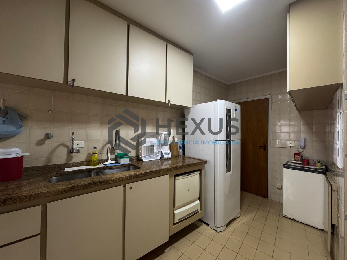 Foto 25 de Apartamento reformado com varanda, lazer e vista mar na quadra mar da Praia das Pitangueiras, Guaruja