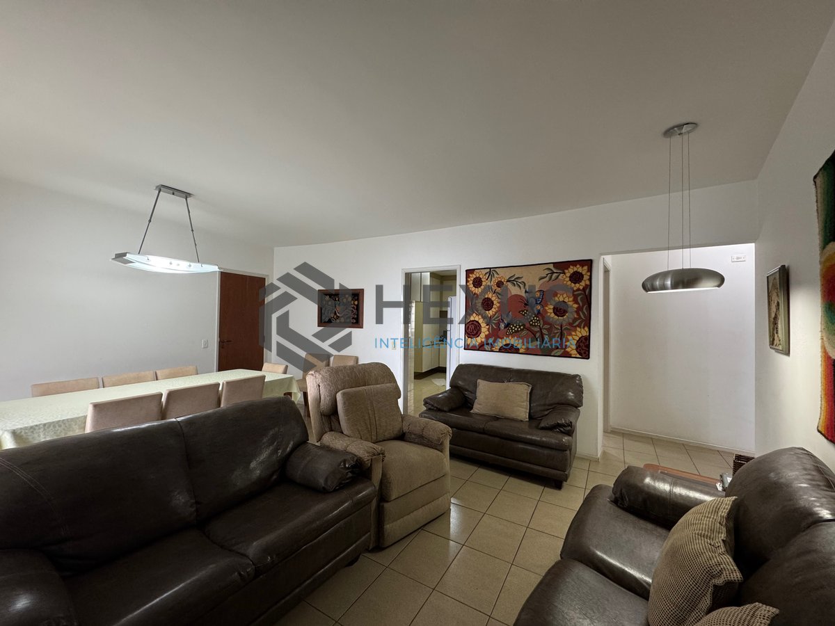 Foto 6 de Apartamento reformado com varanda, lazer e vista mar na quadra mar da Praia das Pitangueiras, Guaruja