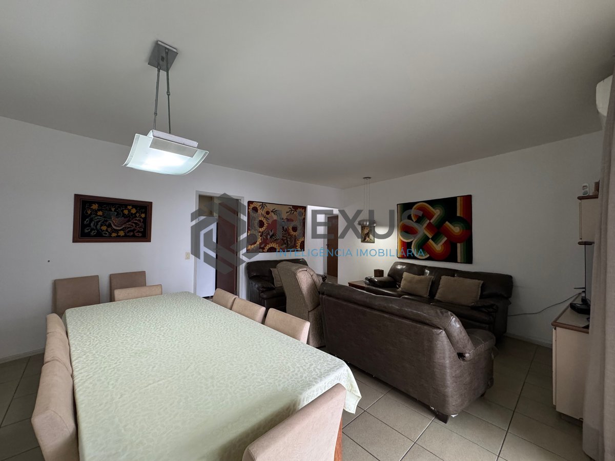 Foto 7 de Apartamento reformado com varanda, lazer e vista mar na quadra mar da Praia das Pitangueiras, Guaruja