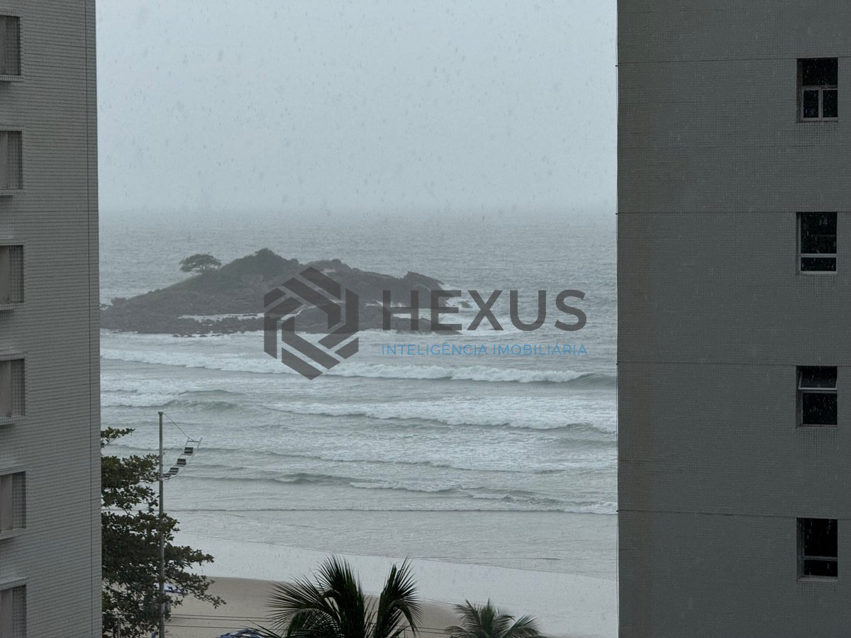 Foto 9 de Apartamento reformado com varanda, lazer e vista mar na quadra mar da Praia das Pitangueiras, Guaruja