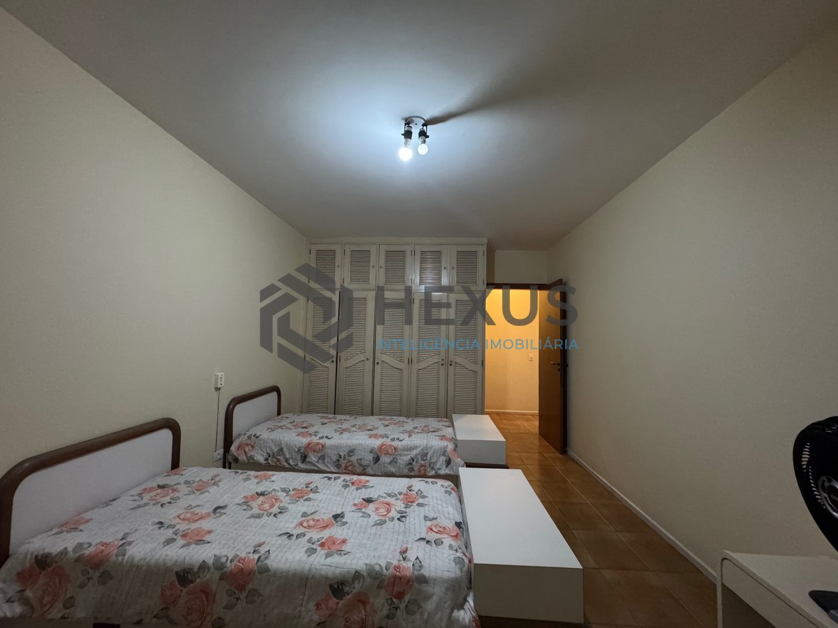 Foto 13 de Apartamento reformado com varanda, vista mar e lazer na quadra mar da Praia das Pitangueiras, Guaruja