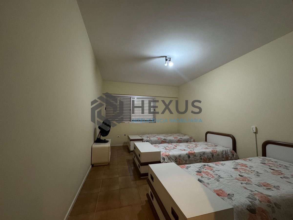 Foto 14 de Apartamento reformado com varanda, vista mar e lazer na quadra mar da Praia das Pitangueiras, Guaruja