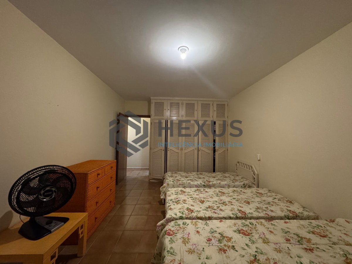Foto 17 de Apartamento reformado com varanda, vista mar e lazer na quadra mar da Praia das Pitangueiras, Guaruja