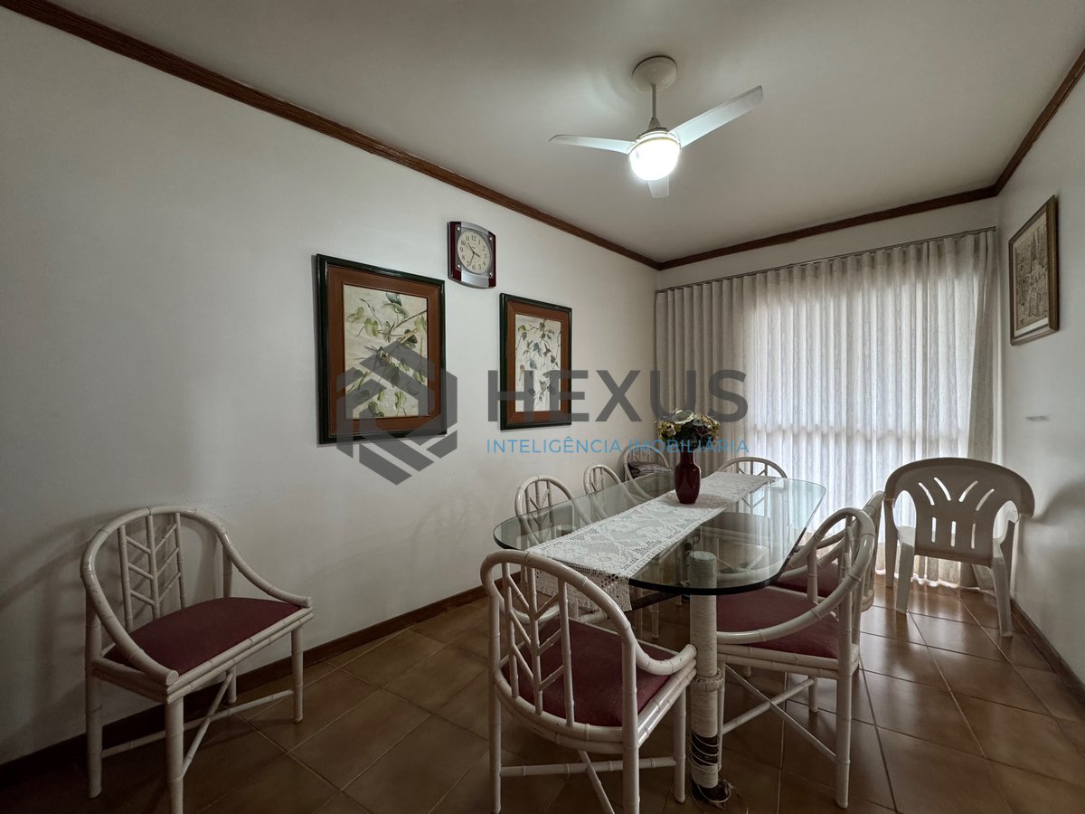 Foto 6 de Apartamento reformado com varanda, vista mar e lazer na quadra mar da Praia das Pitangueiras, Guaruja