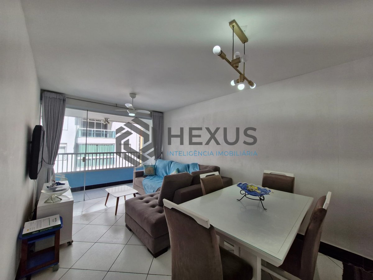 Foto 2 de Apartamento reformado com varanda e vista mar na quadra mar da Praia das Pitangueiras, Guaruja