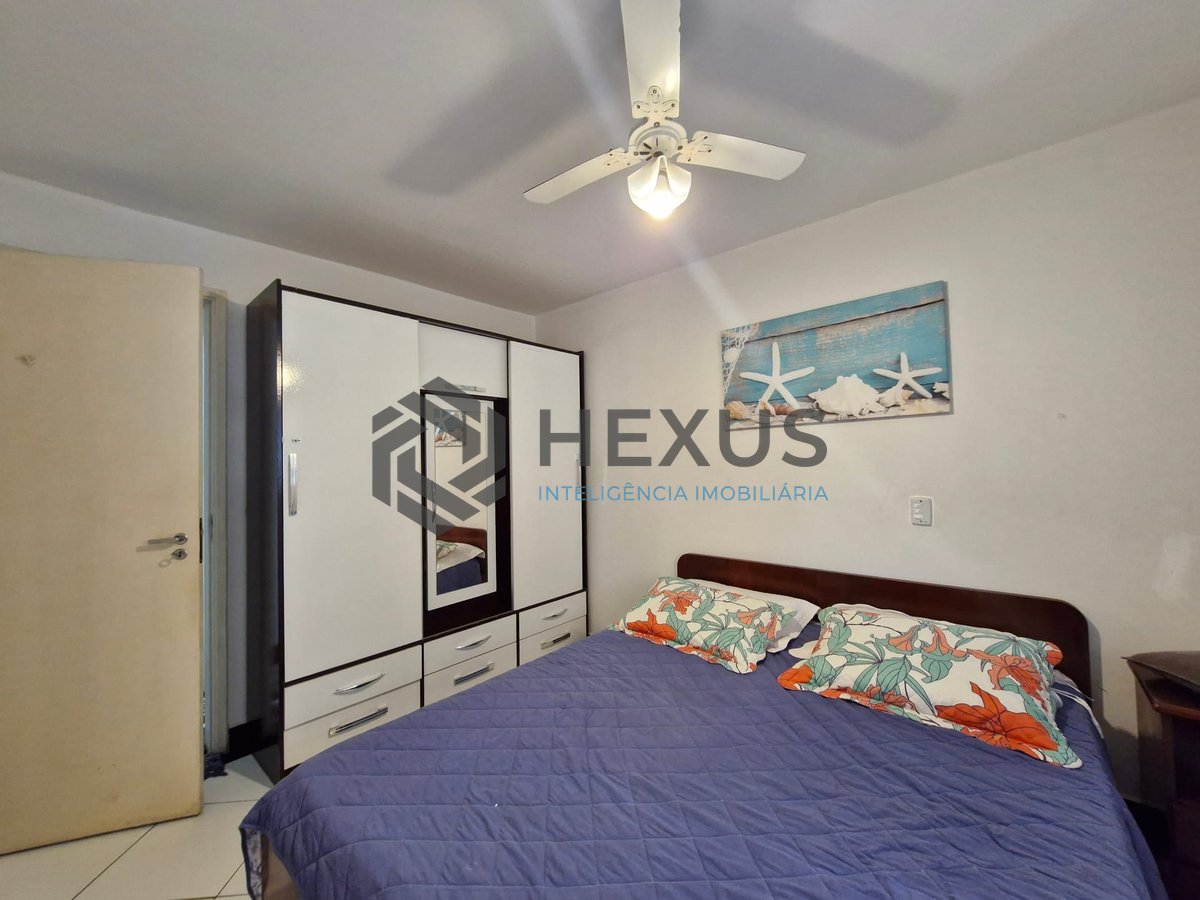 Foto 11 de Apartamento reformado com varanda e vista mar na quadra mar da Praia das Pitangueiras, Guaruja