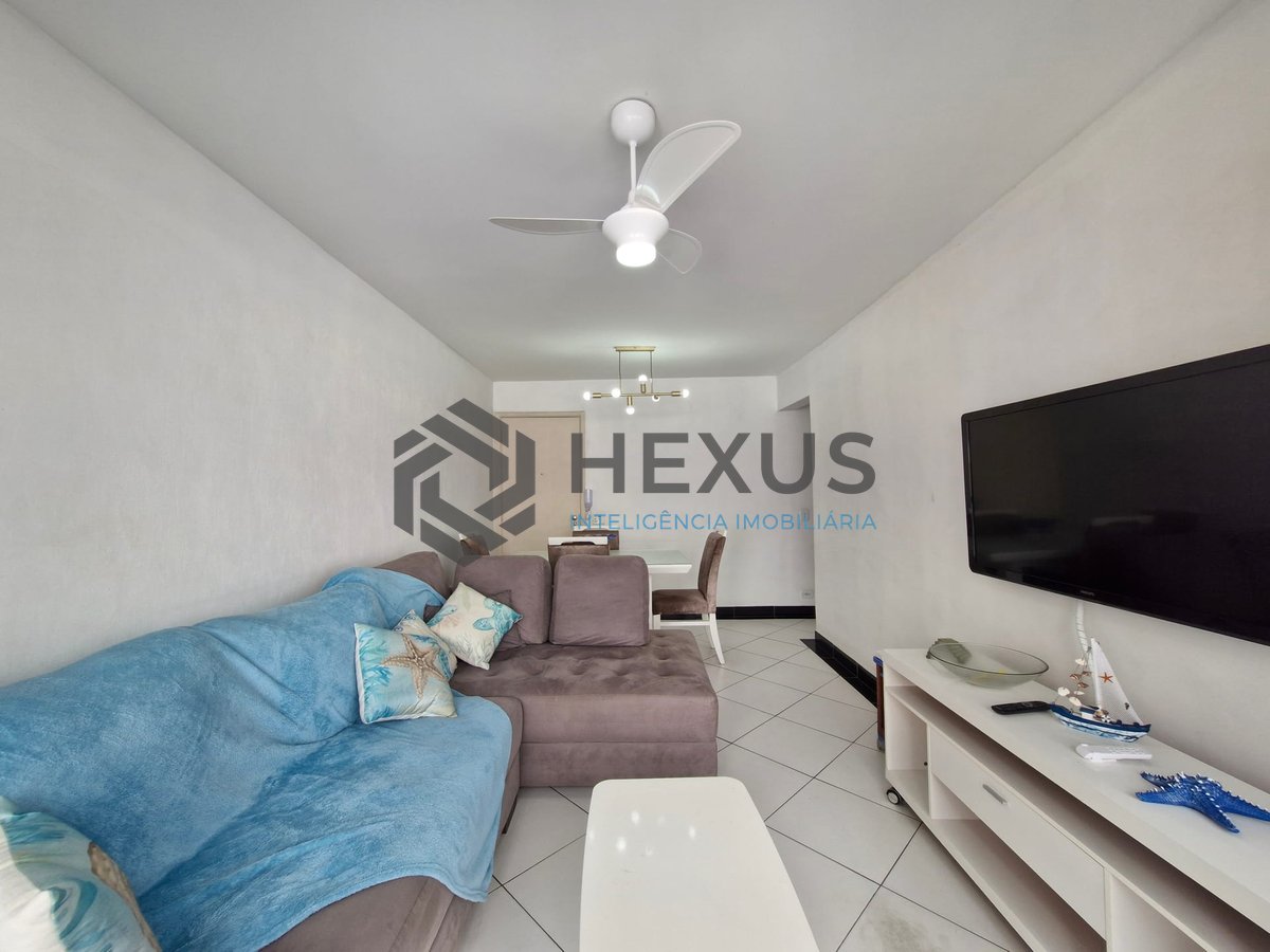 Foto 4 de Apartamento reformado com varanda e vista mar na quadra mar da Praia das Pitangueiras, Guaruja
