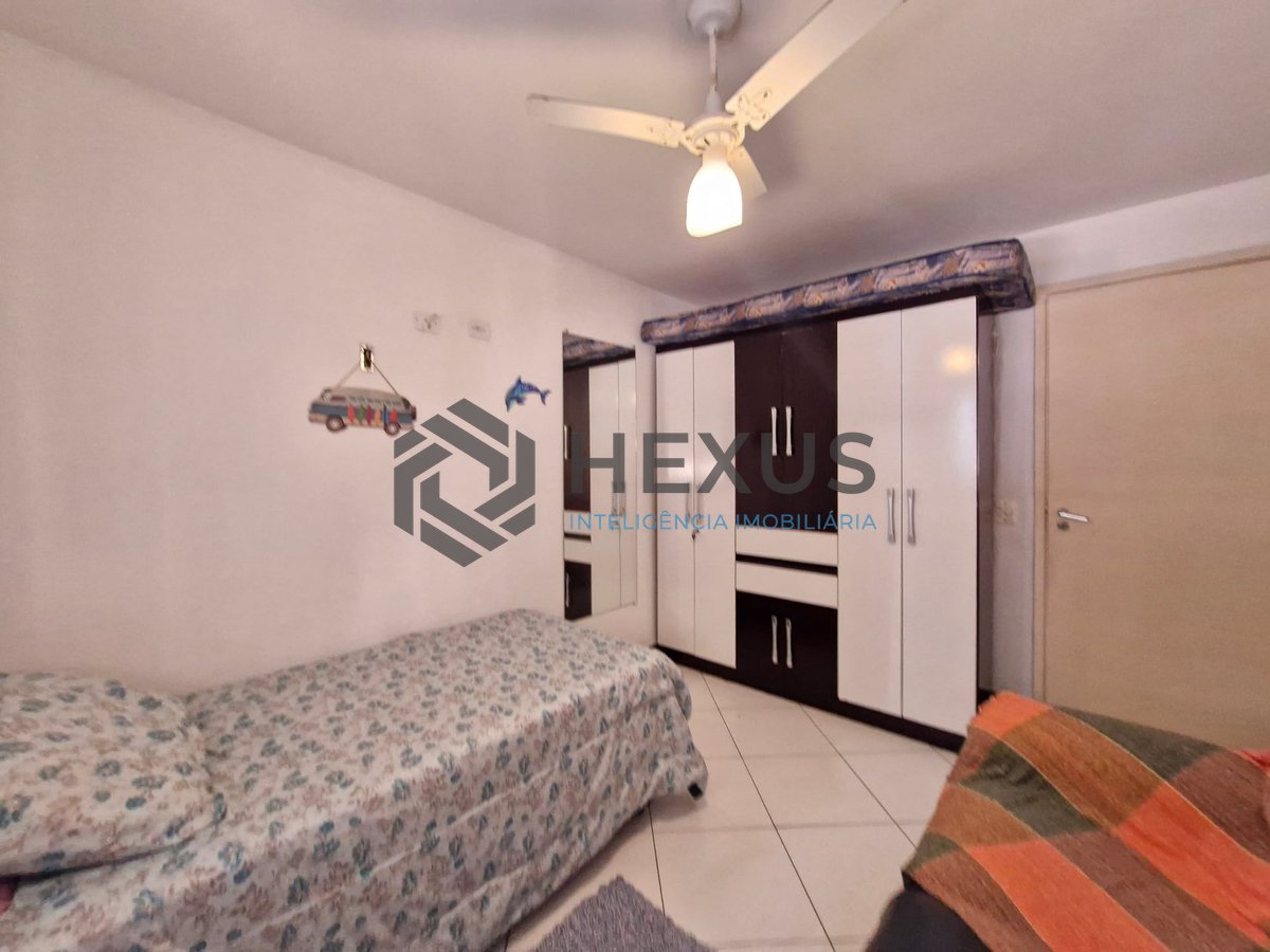 Foto 9 de Apartamento reformado com varanda e vista mar na quadra mar da Praia das Pitangueiras, Guaruja