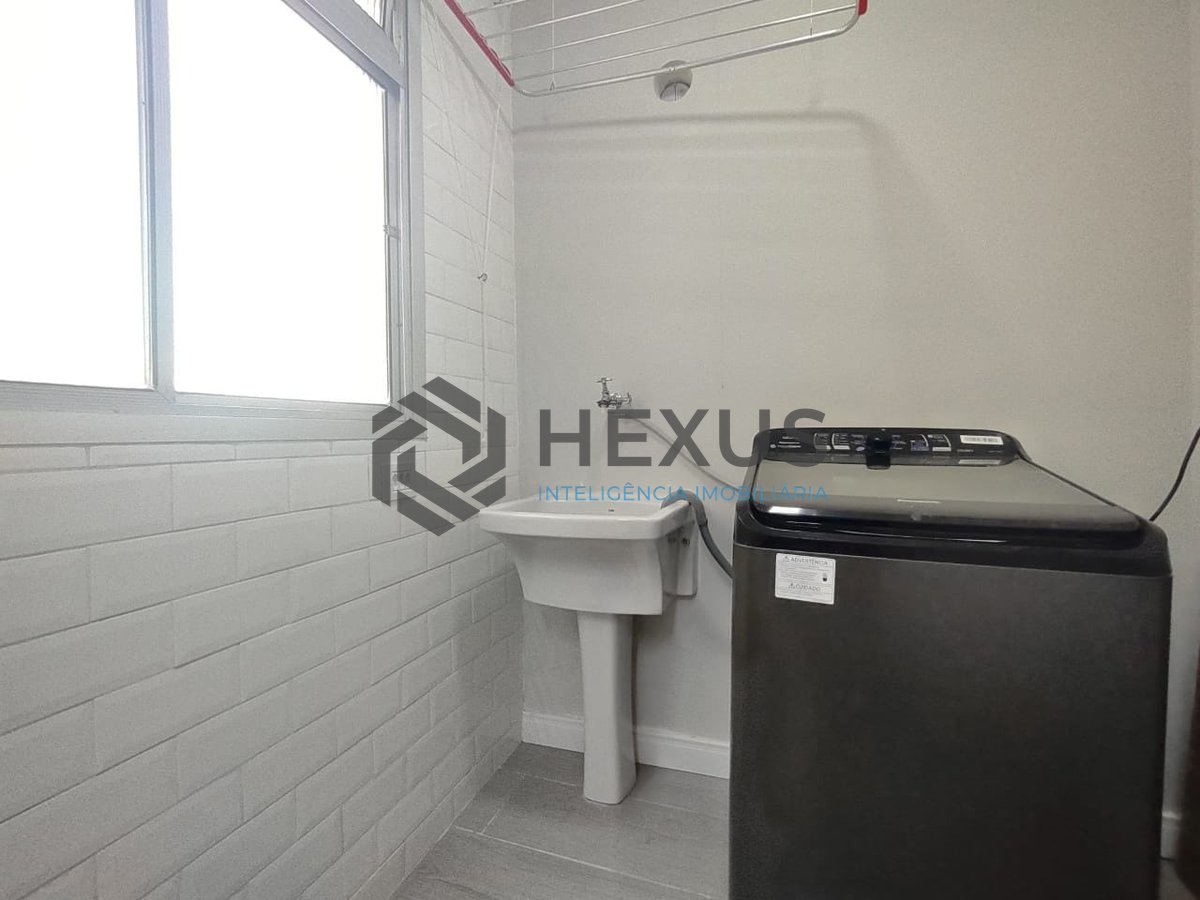 Foto 18 de Apartamento com varanda e lazer na Praia da Enseada, Guaruja